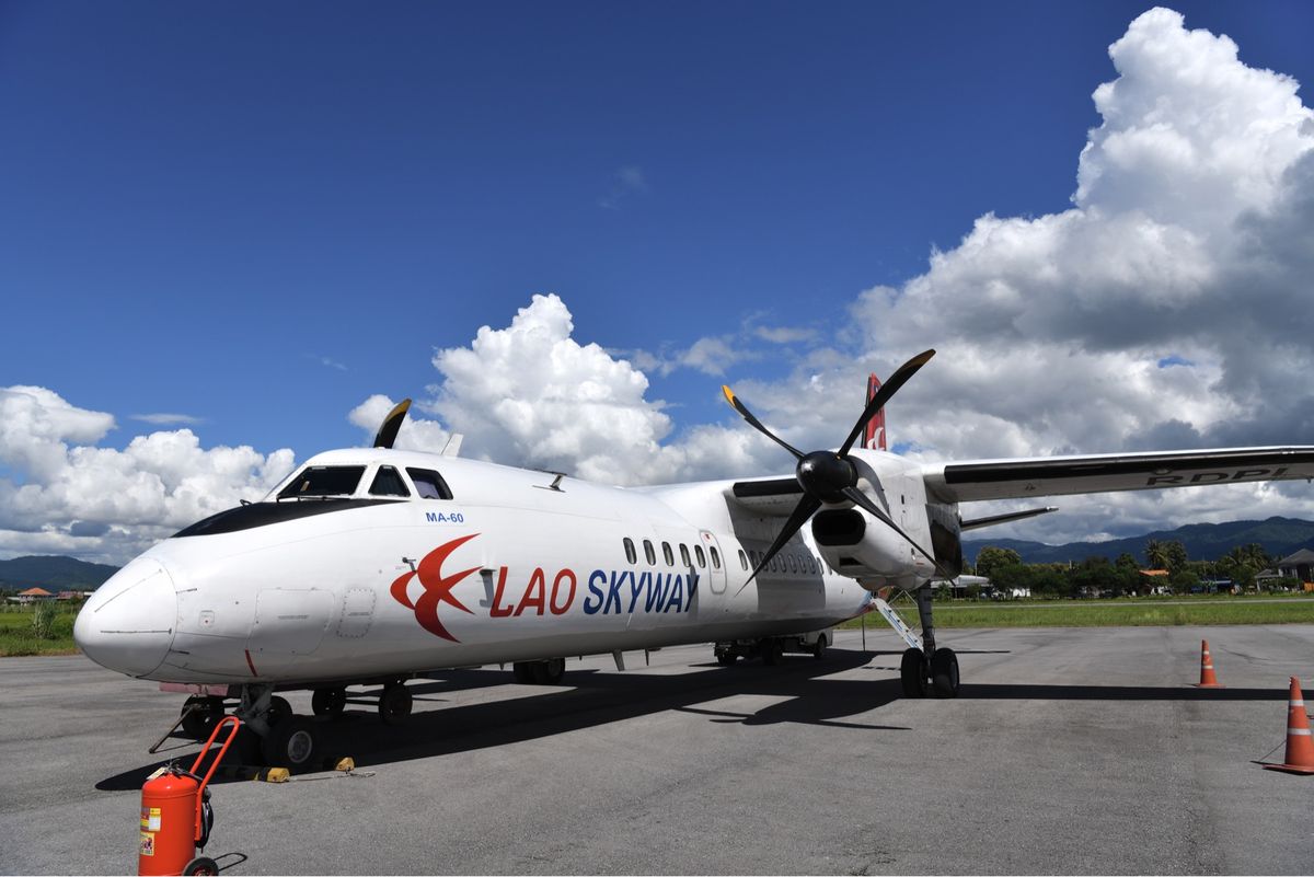 ラオスカイウェイでビエンチャンからルアンナムターまで中国製のMA40で移動...