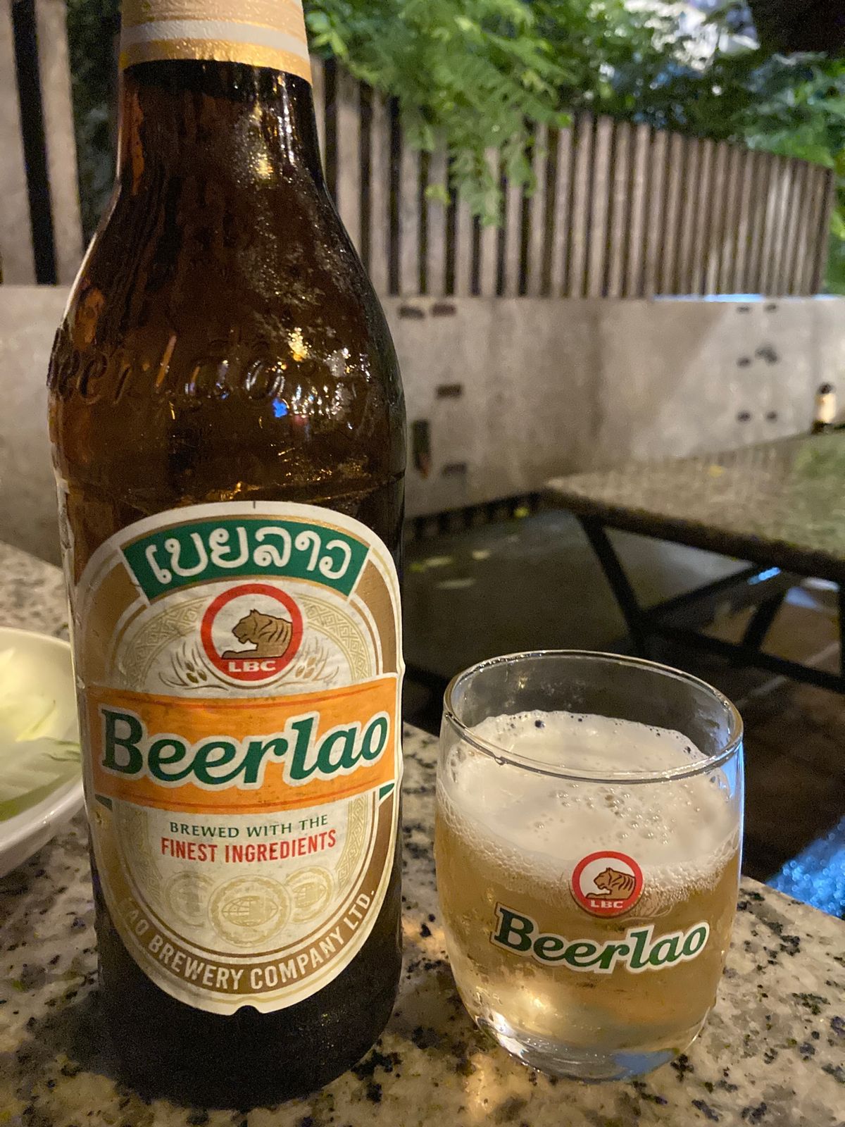 ビエンチャン到着。夜のホテルチェックインになってしまったけれど、大好きなラ...