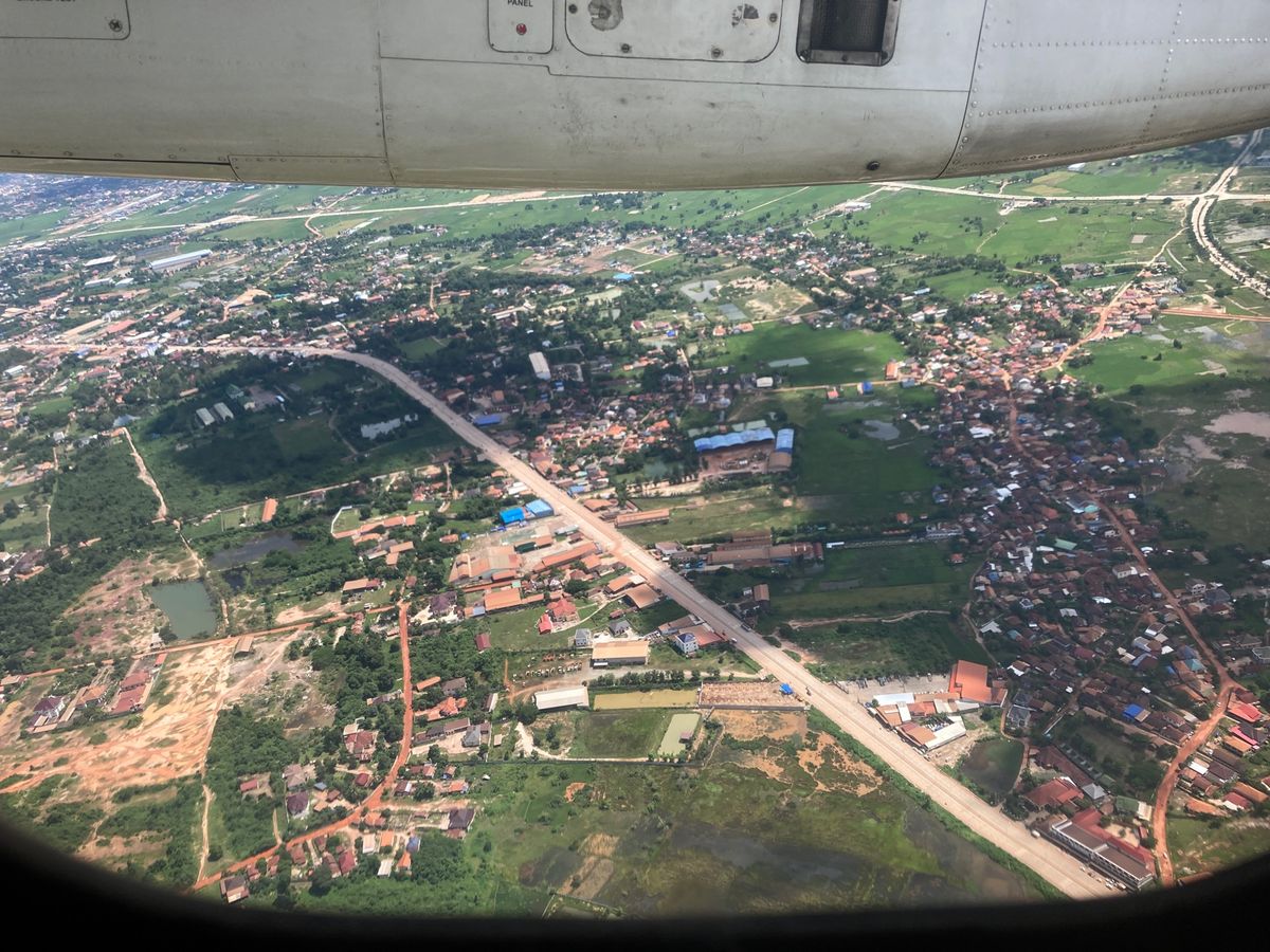 ラオスカイウェイでビエンチャンからルアンナムターまで中国製のMA40で移動...