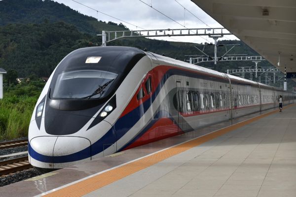 ラオス人民民主共和国・ルアンパバーン「ラオス」の写真：ラオス高速鉄道。全てが中国に支配されてる...