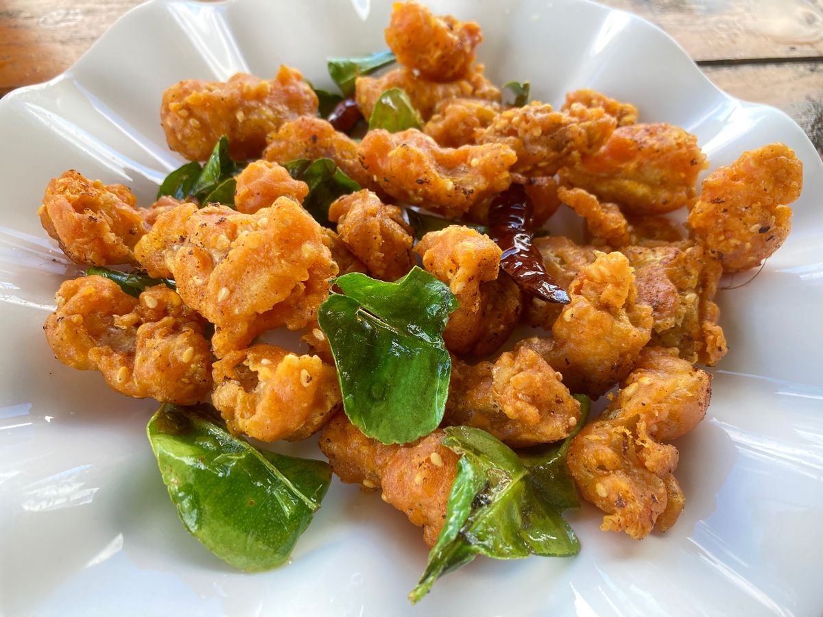 ムアンシンの街中から徒歩30分くらいのレストランへ。2階が飲食スペースなた...