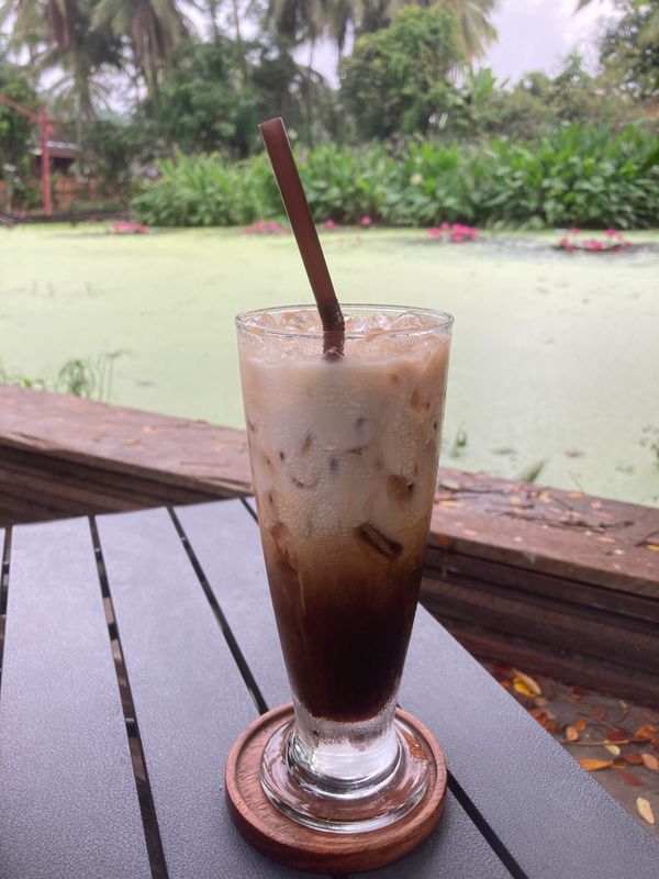 ラオス人民民主共和国・ルアンパバーン「ラオス」の写真：散歩していたらカフェ発見。朝の時間に静か...