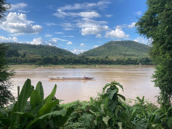 ラオス人民民主共和国・ルアンパバーン「ラオス」の写真：ルアンパバーン
メコン川の見えるレストラ...
