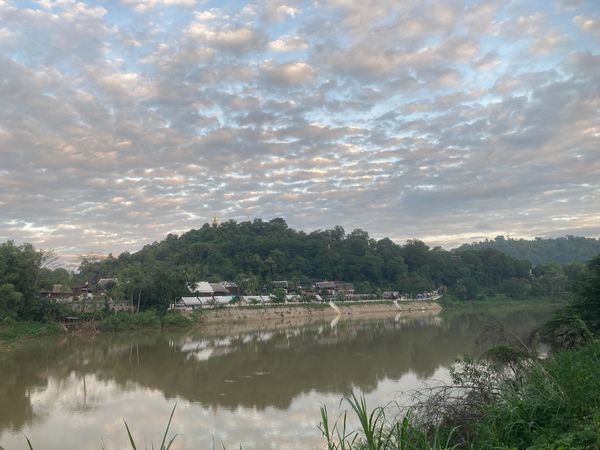 ラオス人民民主共和国・ルアンパバーン「ラオス」の写真：最終日、ルアンパバーン
メコン川と上空か...