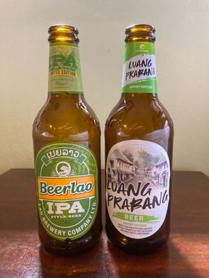 ビアラオから出しているルアンパバーンビールとビアラオIPA。IPAはビアラ...