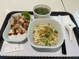 最終日。
コスモスホテルの朝食バイキング。
朝食付きプランだったので、つい...