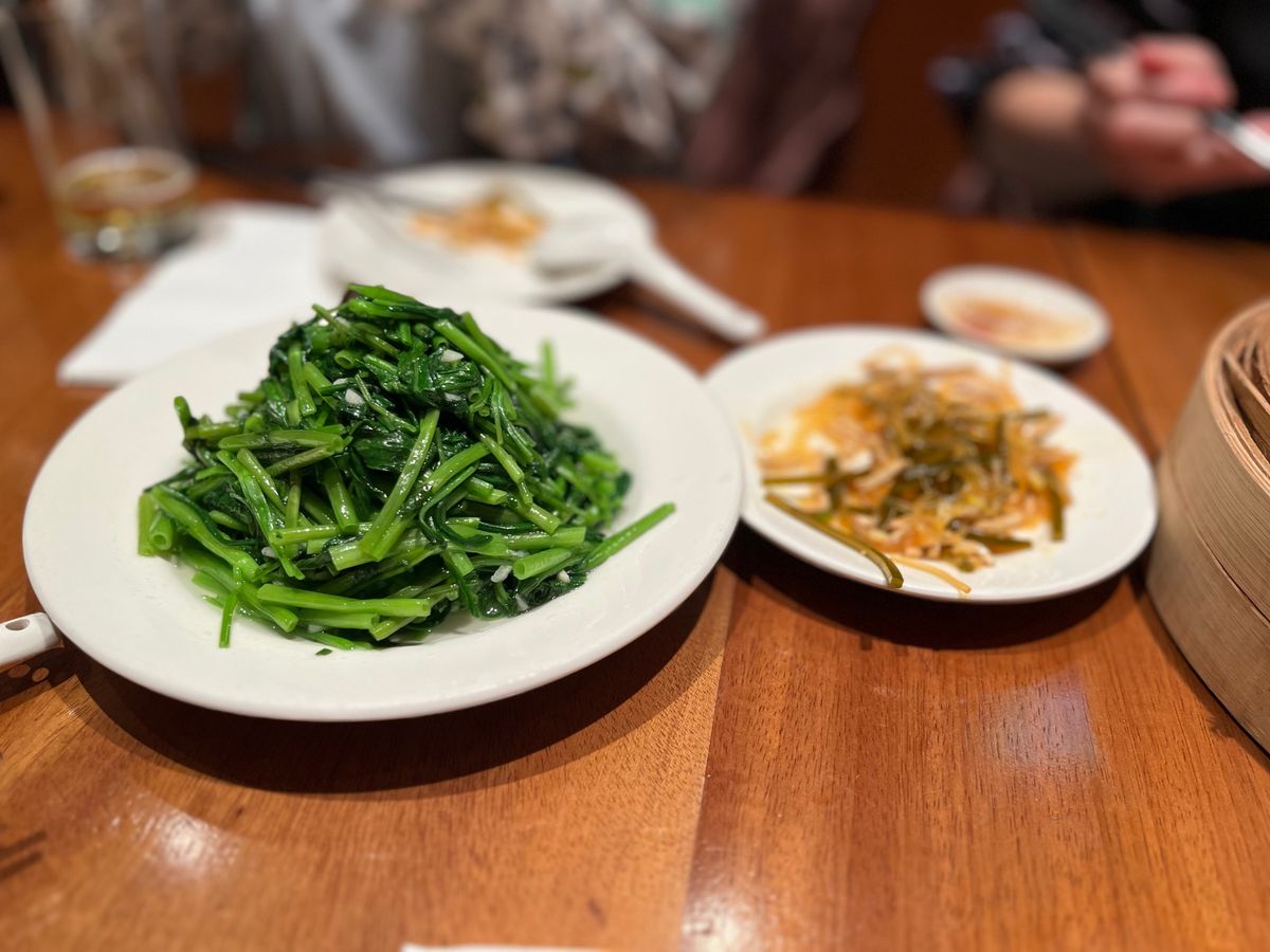 2日目のランチは鼎泰豊の本店へ。
東門駅の5番出口を出て、いつもの場所に向...