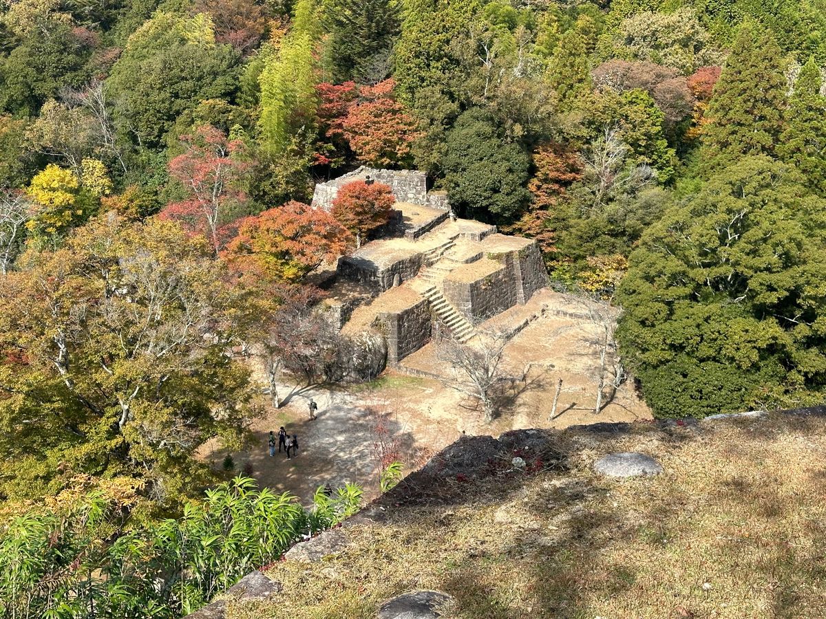 岐阜県の苗木城。
連休で結構人が多かったです。
眺めも素晴らしいです。