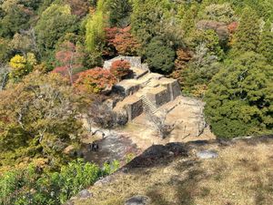 岐阜県の苗木城。
連休で結構人が多かったです。
眺めも素晴らしいです。