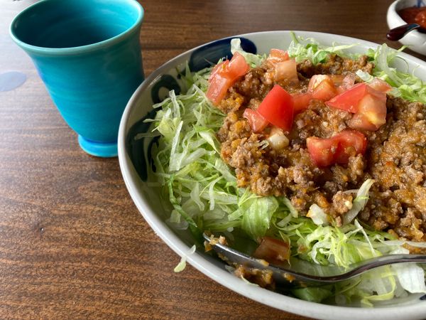 日本・沖縄県「2022夏　沖縄」の写真：カフェのお皿がとっても可愛い
ビーチじゃ...