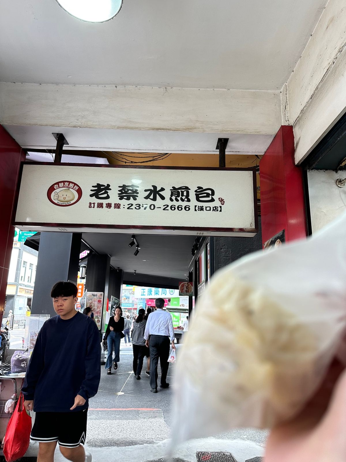 西門ご飯美味しい〜！
適当に入ったとこ（三枚目）とかがいちばん美味しい
お...