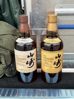 鳴沢村のセブンイレブンになぜか山崎ウィスキーが大量に並んでた笑

日本酒や...