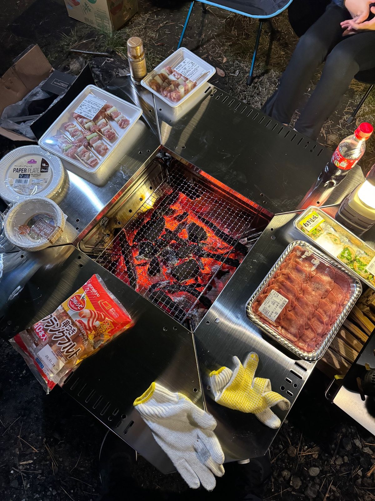 男4人なので夜食は適当に

息の途中にあるマックスバリューで焼き鳥、ソーセ...