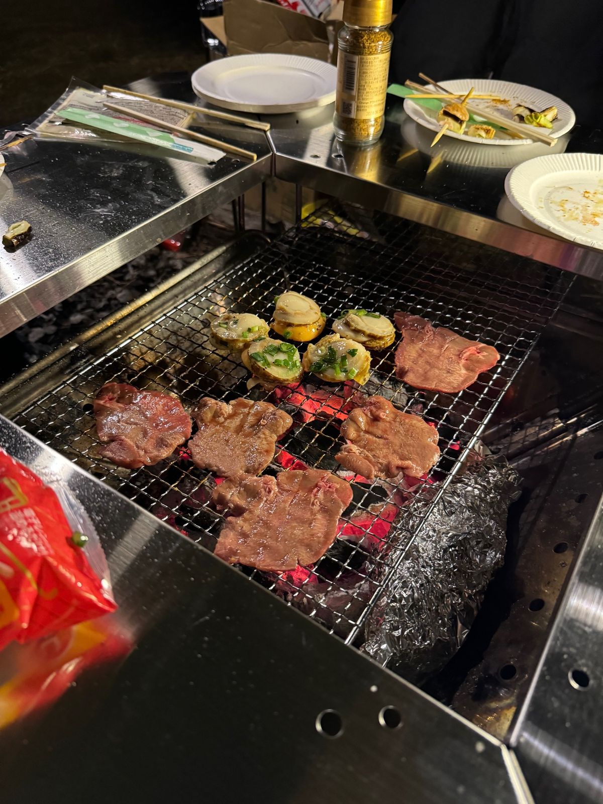 男4人なので夜食は適当に

息の途中にあるマックスバリューで焼き鳥、ソーセ...