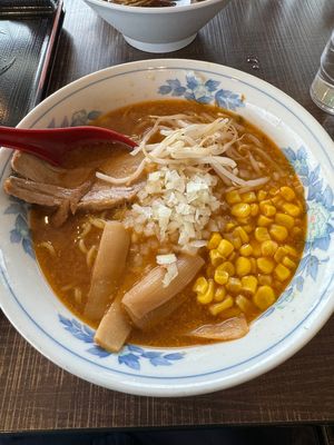 石川サービスエリアでお昼ご飯。思った以上に準備に時間がかかり、11時出発に。