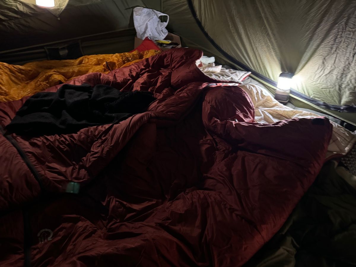 ゼログラムのBrooks Ground Dome は1人で寝た時は広くて十...