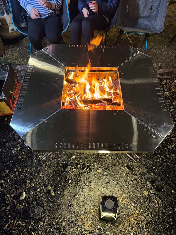 日本・山梨県「マウントフジキャンプリゾートリベンジ」の写真：スノーピークのジカロテーブルを今回初めて...