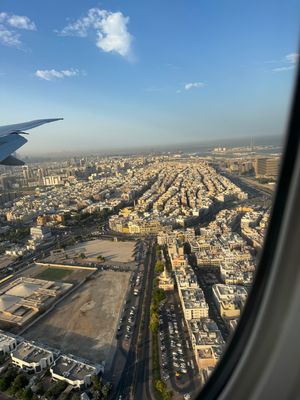 今回はエミレーツを利用✈️
初めてトランジットでドバイに降り立ちました。
...