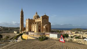 海の青さに驚いたマルタ🇲🇹
そしてヨーロッパらしさもあるようでアラブ的な感...