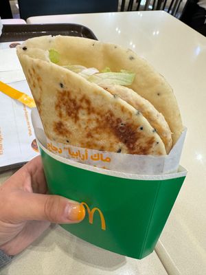 食べ物たちin UAE
まさかのマックとKFCから旅のご飯スタートしました...