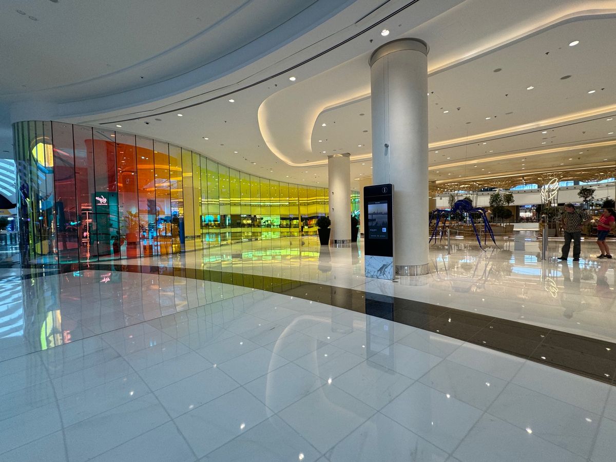 面白い形の建物が多い。
みていてとても面白かったです。
なんとなく曲線が多...