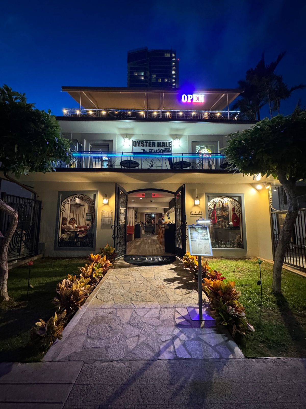 夜は昨夜と同じハワイの友達とスペイン料理「エルシエロ」へ。生ハムとパエリア...