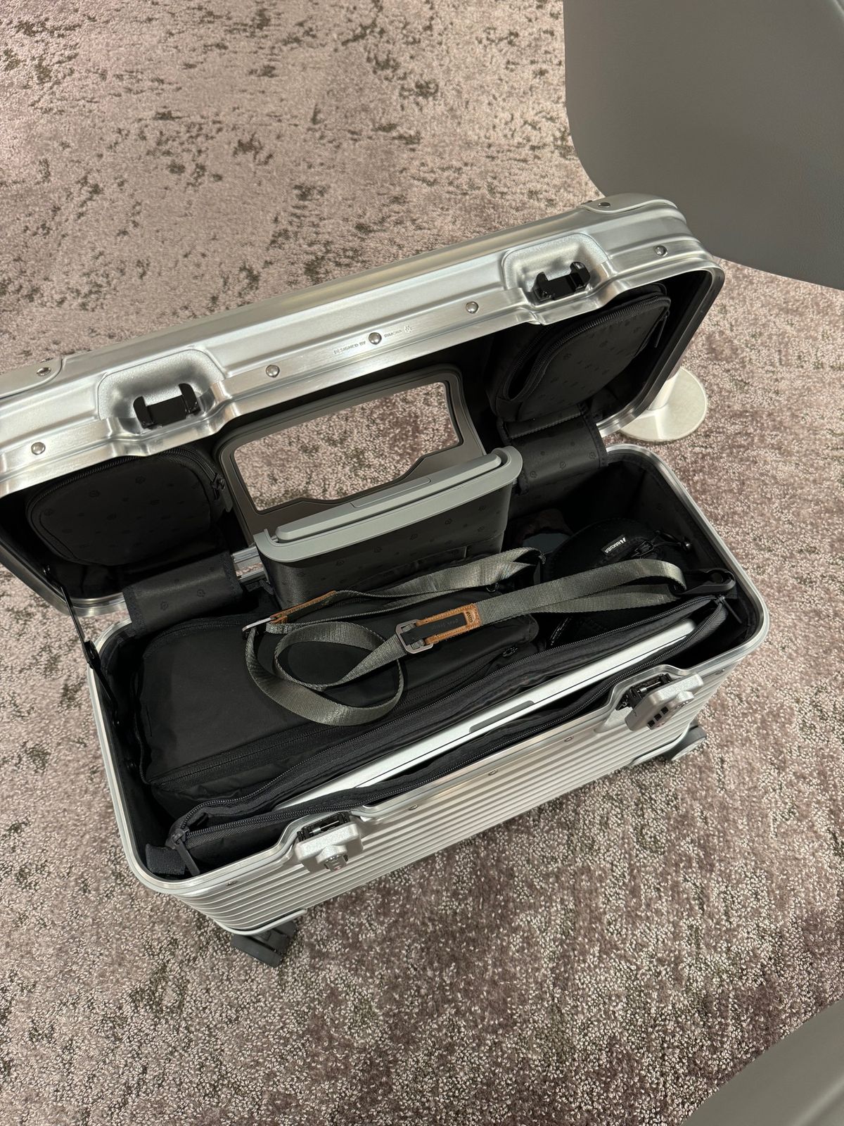 今回はこのスーツケースとリュックだけなんだけど、このスーツケースがかなりい...