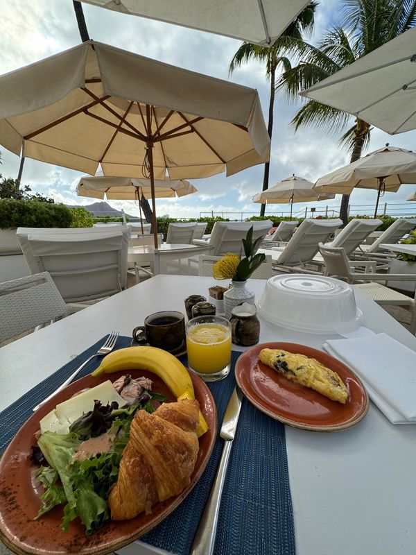 アメリカ(米国)・ハワイ「弾丸ハワイ！」の写真：ハレクラニの朝食。プールサイドにあるブッ...