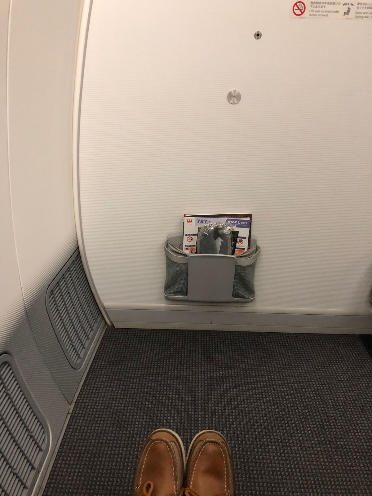 きょうのお船
831J
いつもの席に座ります