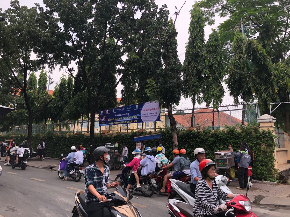 特に用事はないので、トコトコ街歩き
エネルギッシュで楽しい街だな