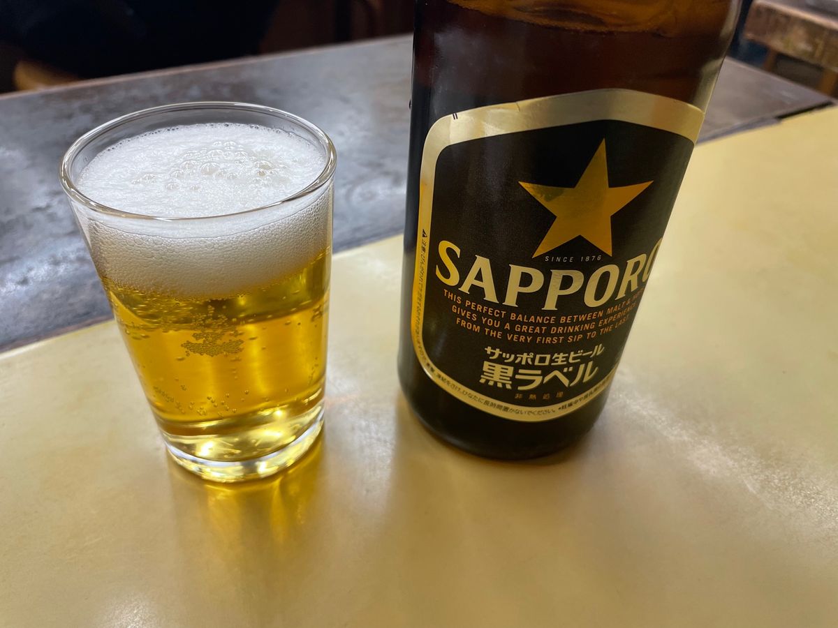 目的地に着いたのは夜遅く。とりあえず何か食べようとご当地料理の鉄鍋餃子を。...