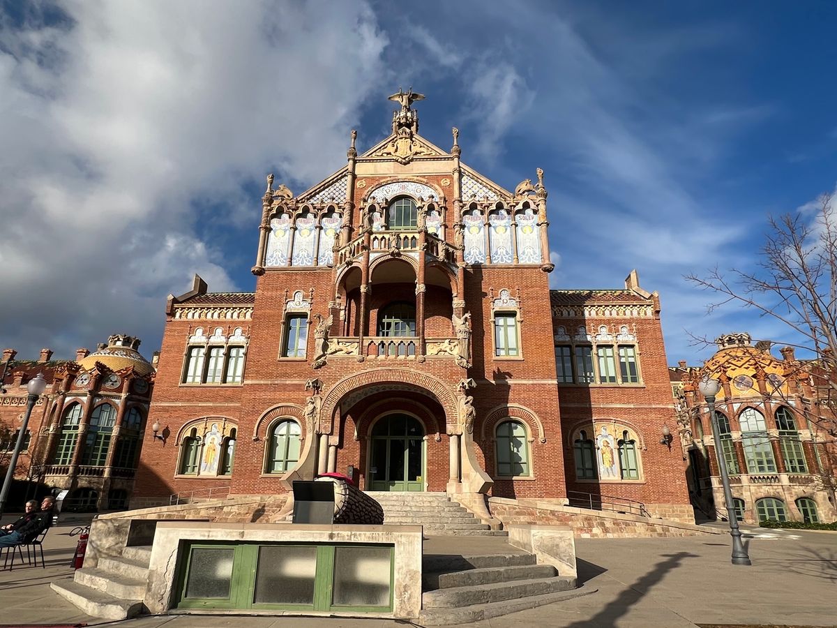 スペイン🇪🇸パルセロナ
サン・パウ病院（世界遺産）
ガウディの師匠が建築し...