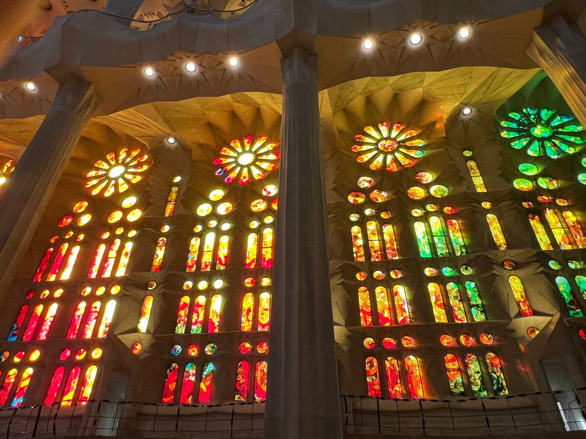 スペイン🇪🇸パルセロナ
サグラダ・ファミリア（世界遺産）
●受難のファサー...