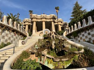 スペイン🇪🇸パルセロナ
グエル公園（世界遺産）
●グエル公園の入り口正面
...