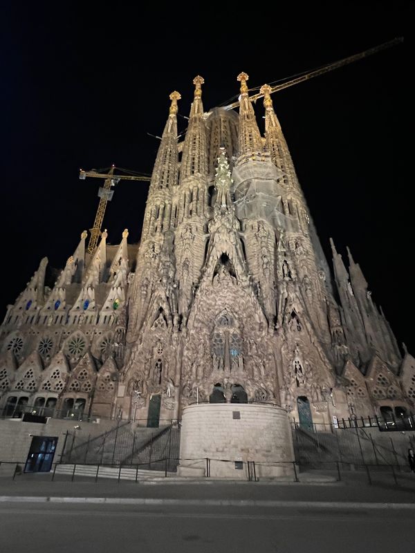 スペイン・バルセロナ「スペイン バルセロナ　ガウディの世界」の写真：スペイン　バルセロナ
●サグラダ・ファミ...