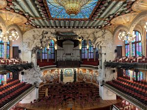 スペイン🇪🇸パルセロナ
●カタルーニャ音楽堂（世界遺産）のホール
●カタル...