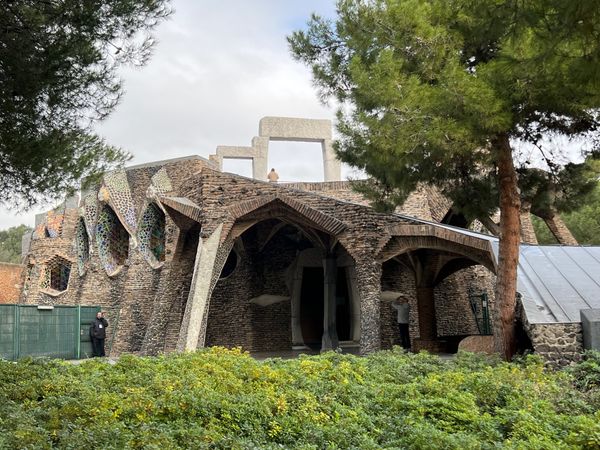 スペイン・バルセロナ「スペイン バルセロナ　ガウディの世界」の写真：スペイン🇪🇸パルセロナ
●コロニア・グエ...