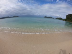 船でしか行けないビーチ、イダの浜へ。
なんとか晴れた！
海は濁ってたけど何...