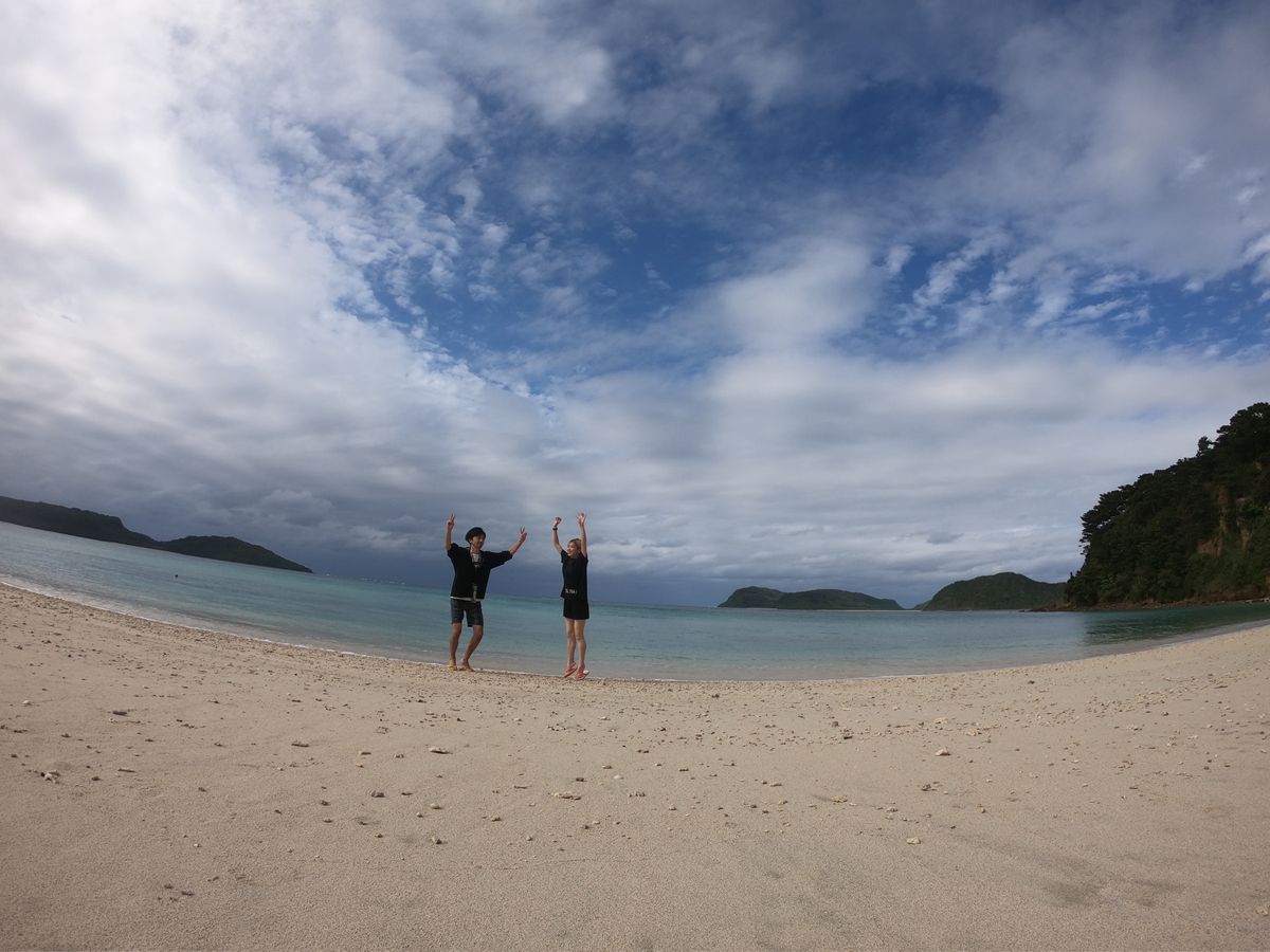 船でしか行けないビーチ、イダの浜へ。
なんとか晴れた！
海は濁ってたけど何...