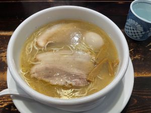 名古屋の人気ラーメン店徳川町如水で塩ラーメン。大変美味しゅうございました。