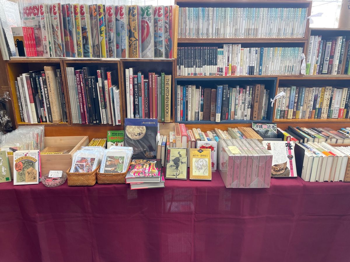 円頓寺商店街。昔ながらの商店街ですが、古本市が開催されていました。