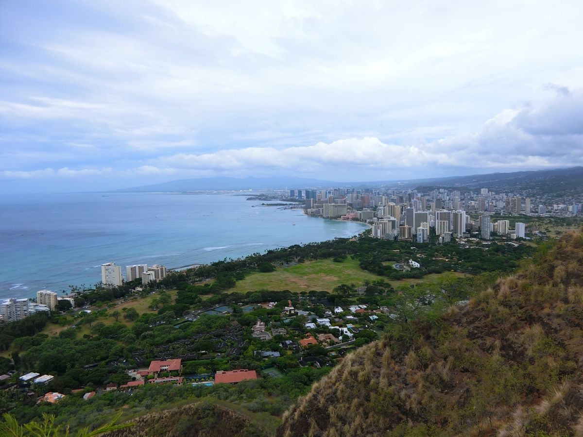 一度は行くよねダイヤモンドヘッド。
頂上へまでは思ったよりハイキングだった。