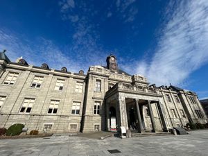 山形市内の街歩き。
諏訪神社、七日町御殿堰、文翔館、湯殿山神社。