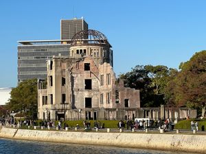 まずは平和公園を10数年ぶりに時間をかけて散策。
夜は知り合いとゆっくり宴...