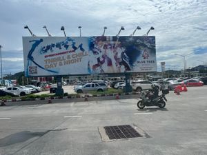 夜遅く着いた為、初日は空港近くのホテルに泊まって朝チェックアウトし、また空...