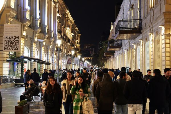 タジキスタン・Dushanbe「中央アジアコーカサス出張」の写真：バクーのクリスマスマーケット