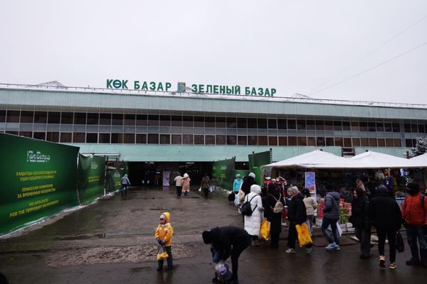 タジキスタン・Dushanbe「中央アジアコーカサス出張」の写真：アルマティの市場