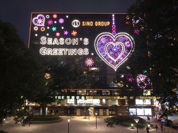 香港・香港「2023.12HKG香港」の写真：尖沙咀東部のイルミネーション群
どことな...
