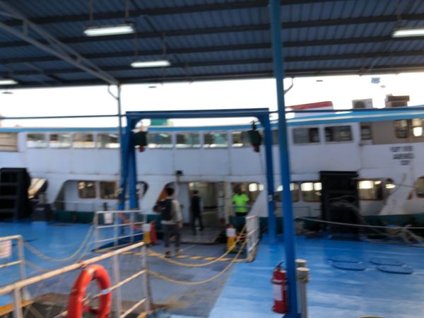 香港・香港「2023.12HKG香港」の写真：お船に乗って香港島へ渡ります

オープン...