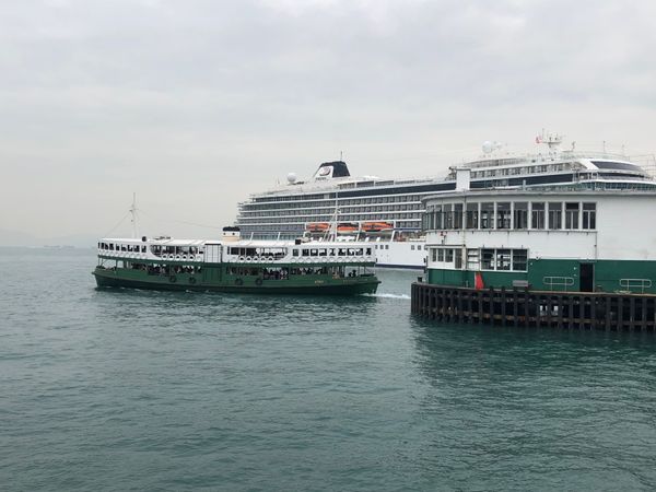 香港・香港「2023.12HKG香港」の写真：スターフェリーに乗ります
観光客の少ない...